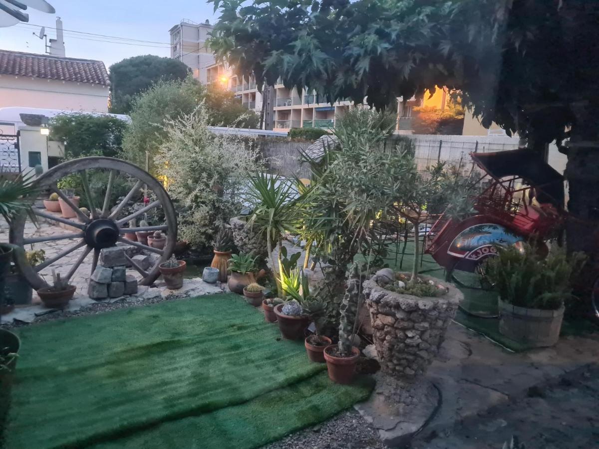 Site Paradis Rue Colibri Avignon Exterior foto